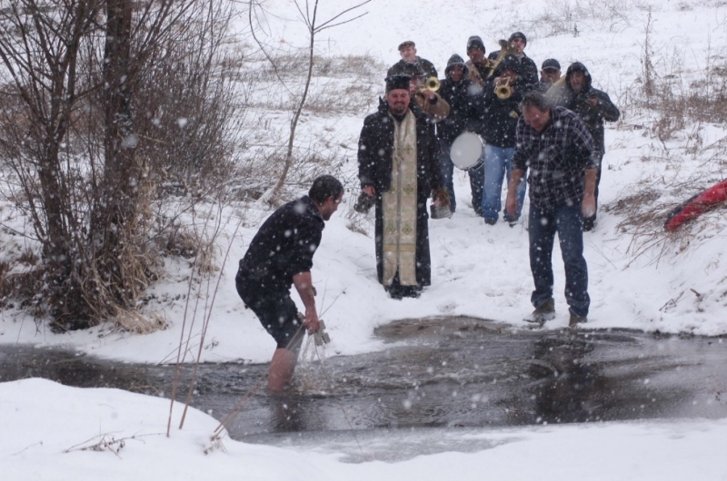 В монтанското село Славотин Богоявление празнуват на Ивановден Така е