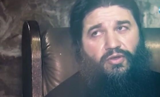 Свещеник твърди че е дискриминиран защото синът му не е