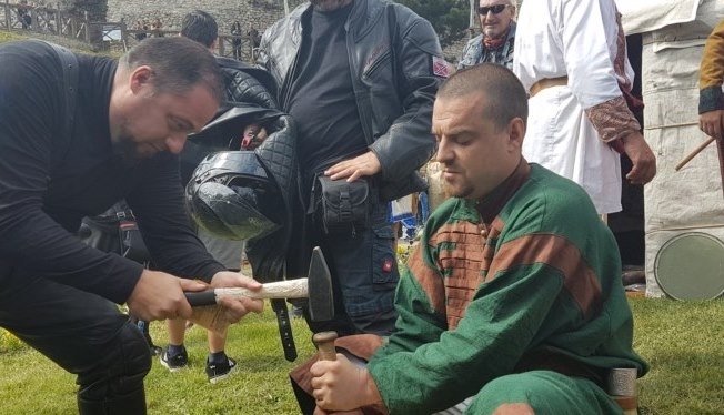 Фестивалът на средновековните традиции бит и култура Калето Мездра ще