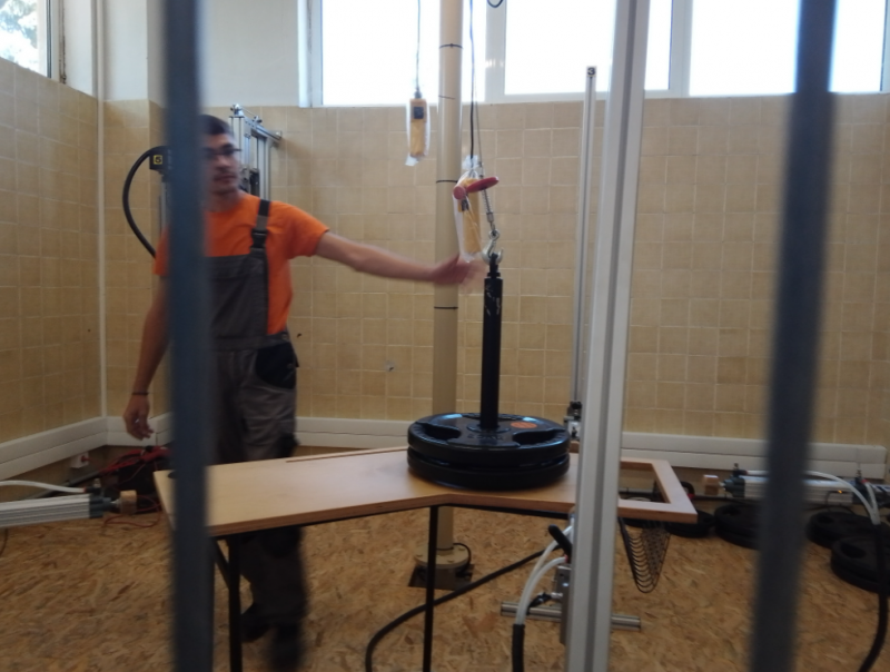 Умен чин тества предприятие специализирано в производството на мебели в