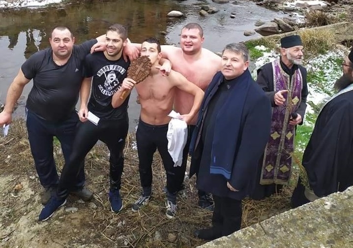В Чипровци с Богоявленски водосвет и ритуално хвърляне на Светия