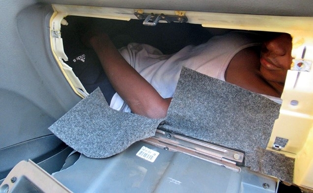 Двaмa нeлeгaлни мигрaнти oт Гвинeя били зaлoвeни при oпит дa