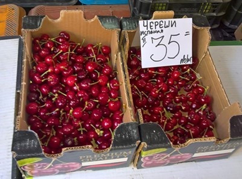 Череши от Испания по 35 лева килото смайват посетителите на
