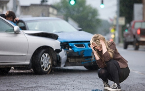 Двама мъже пострадаха тежко при катастрофа по третокласния път Разград