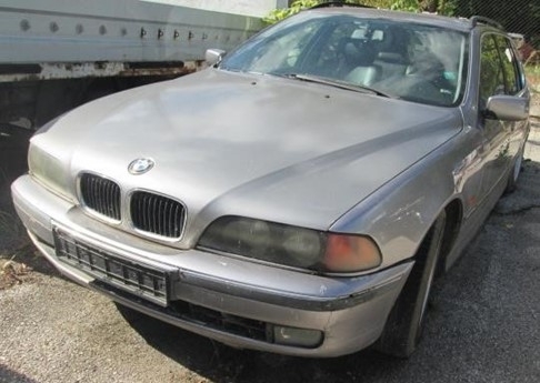 Националната агенция по приходите обяви на търг лек автомобил БМВ