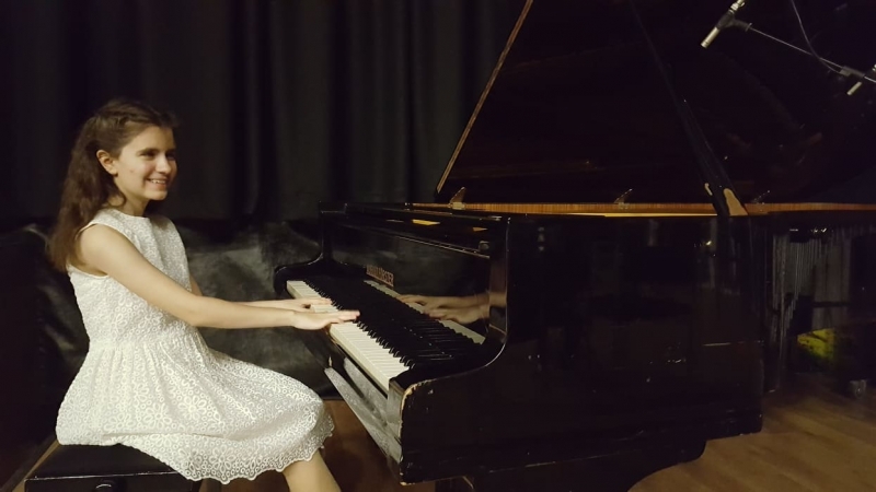 Две възпитанички на клавирния педагог Олга Младенова от Враца спечелиха