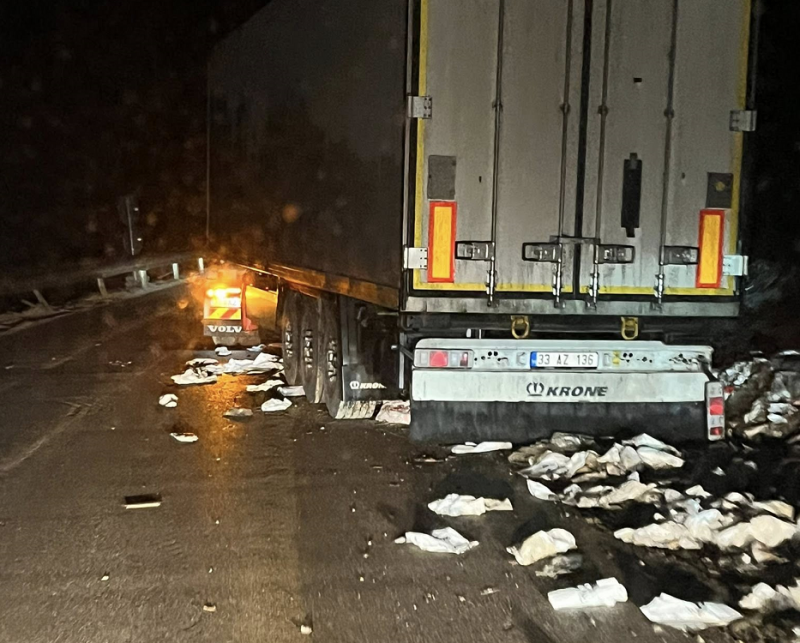 ТИР с турска регистрация е катастрофирал на скоростния път между