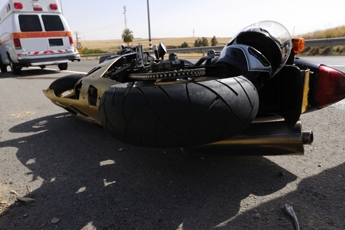 Моторист е пострадал след като се блъснал в крава в