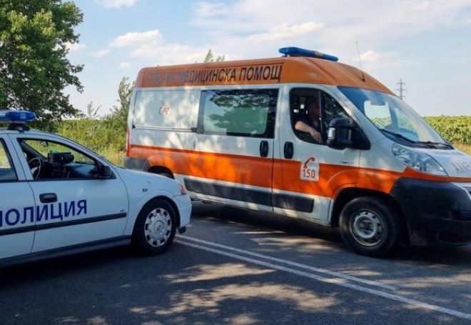 Трима души са ранени при тежка катастрофа във Врачанско, жена е в болница