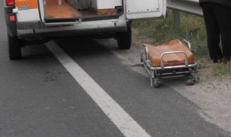 Неизвестен засега автомобил е ударил пешеходец край село Бисер тази сутрин съобщиха