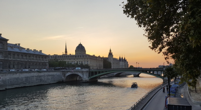 Нивото на река Сена се повиши значително тази нощ в