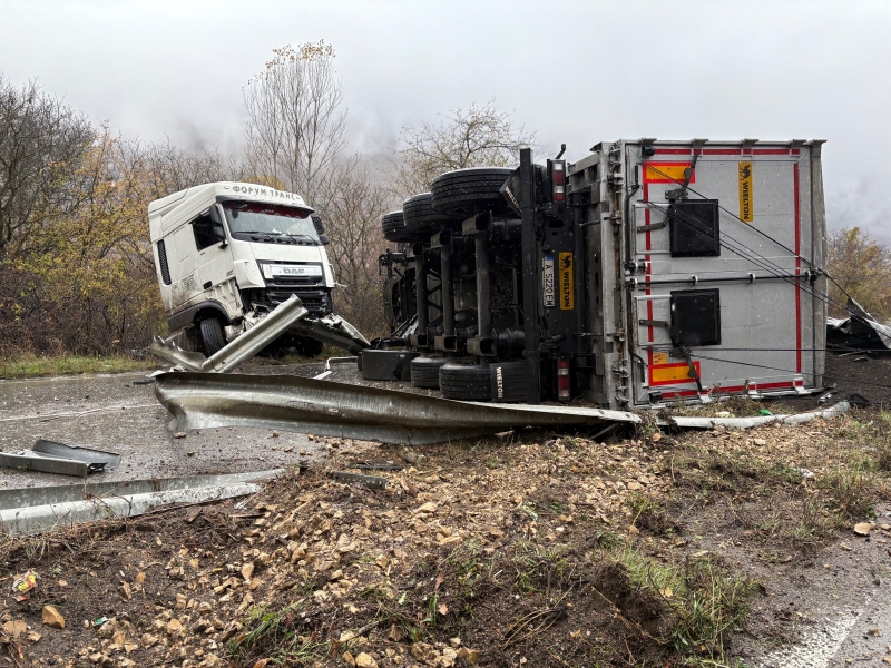 Шофьорът от катастрофата с обърнатия ТИР на Е 79 между Враца