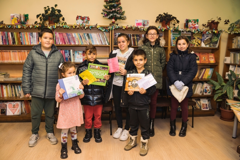 Главният библиотекар в библиотеката на читалище  Просвета 1925 в Мездра Павлина