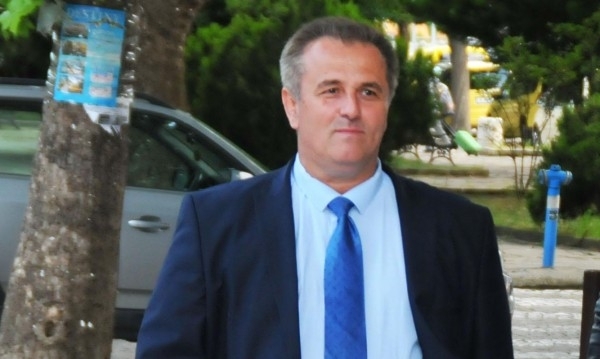 Неизвестни лица потрошиха колата на бившия кмет на Созопол Панайот