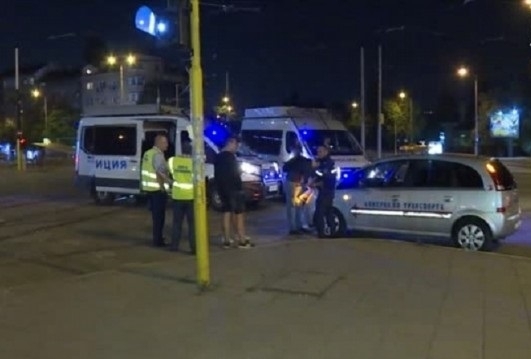Двама души пострадаха при инцидент в столичния градски транспорт снощи
