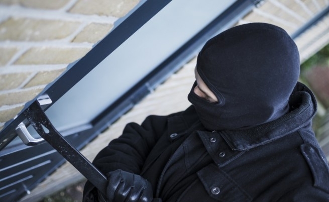 Полицията е заловила крадец, докато обира къща в монтанското село