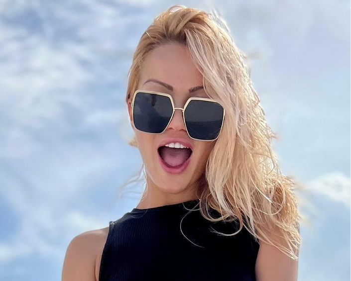 Известна е като Чери Кис Cherry Kiss но истинското ѝ