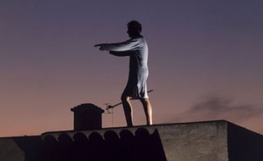 Тридесет и пет годишният сомнамбул Ранди Фотисейн се отърва само със счупен крак