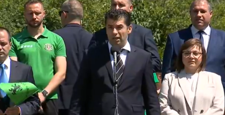 Премиерът Кирил Петков участва в поклонението на връх Околчица по