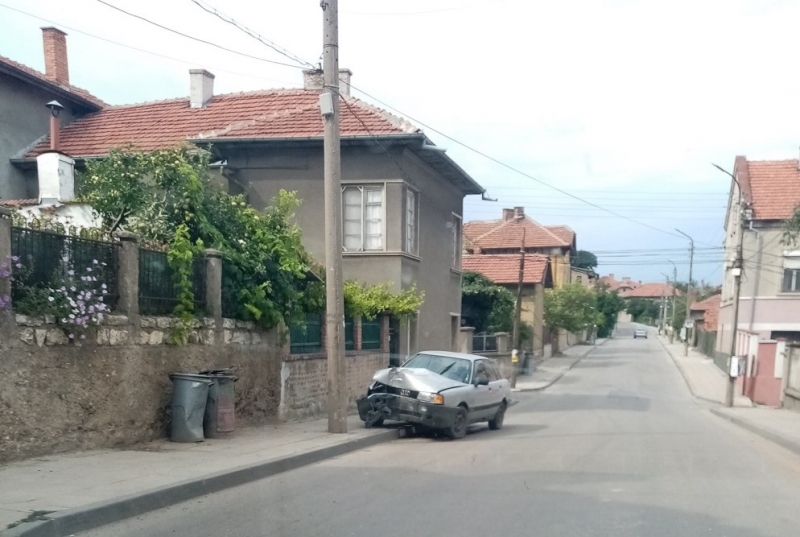 Пиян шофьор е катастрофирал в Лом съобщиха от полицията в