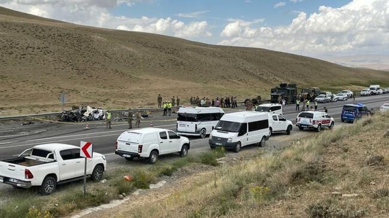 Един загинал и дванайсет ранени военни при катастрофа в Турция