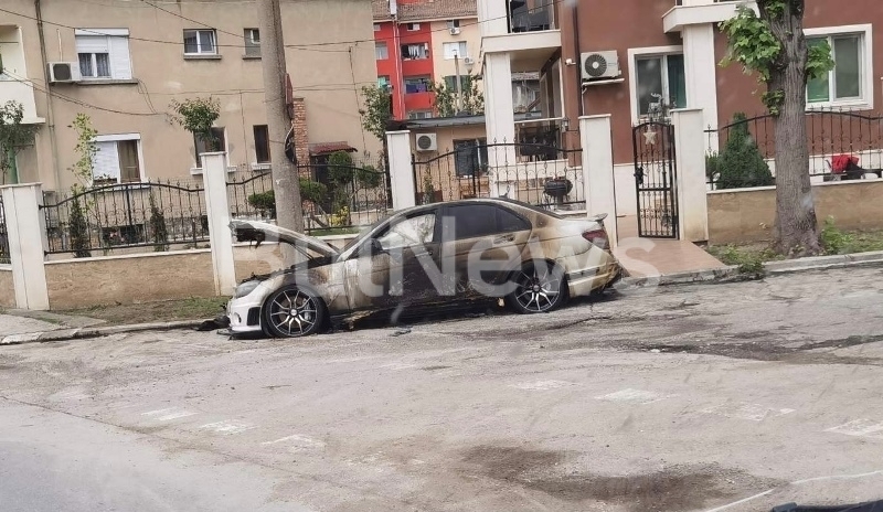 Арестувани са извършителите на палежа на два леки автомобила Мерцедес
