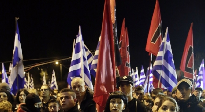 Бомба гръмна пред офис на гръцката неонацистка партия Златна зора