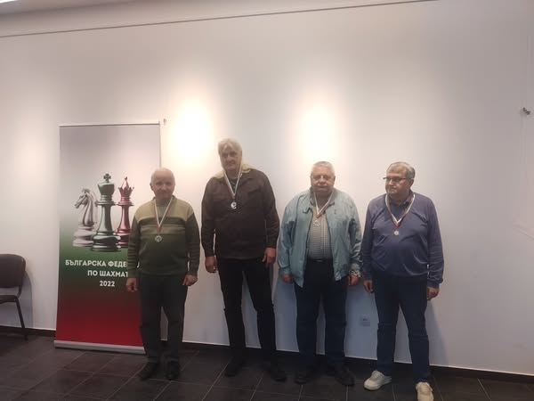 Врачанските отбори по шах грабнаха сребърни отличия на Държавните отборни първенства за ветерани /снимки/
