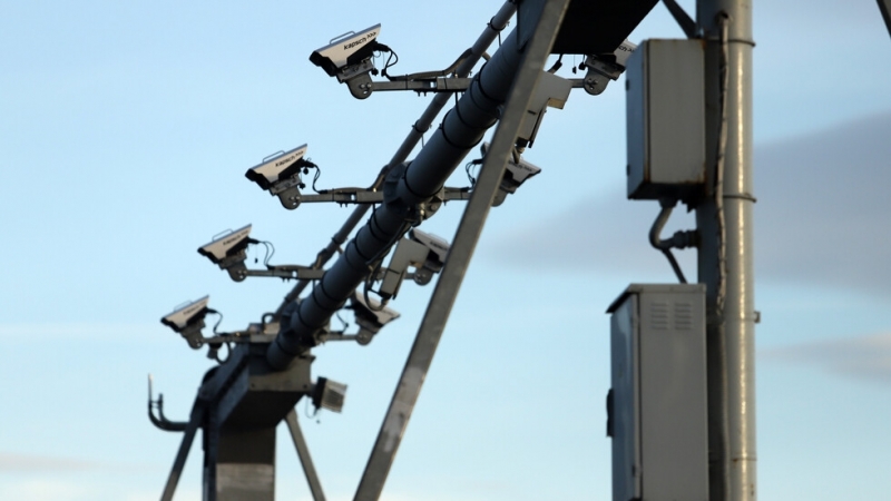 Софтуерът на тол управлението разполага с 50 мобилни 295 стационарни