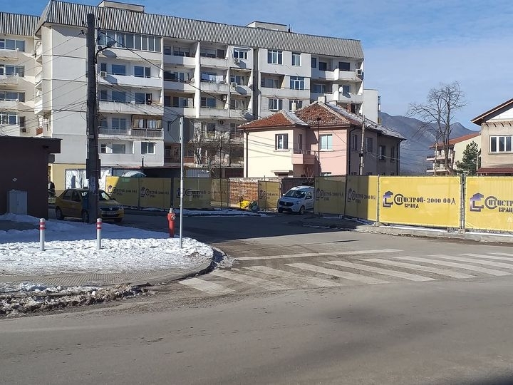 Строителни дейности ограничават движението по ул. „Граф Игнатиев“ във Враца