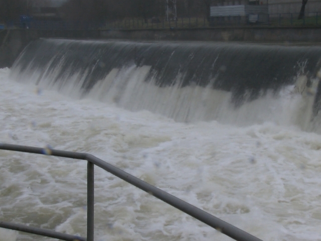 След снощните обилни дъждове язовирите Гервански геран и Езерска падина