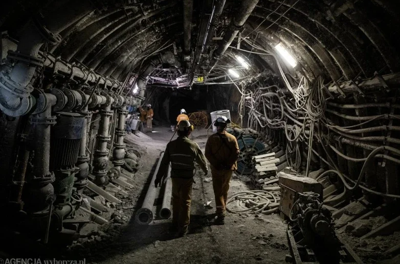 Двама миньори загинаха в една от въглищните мини в полската