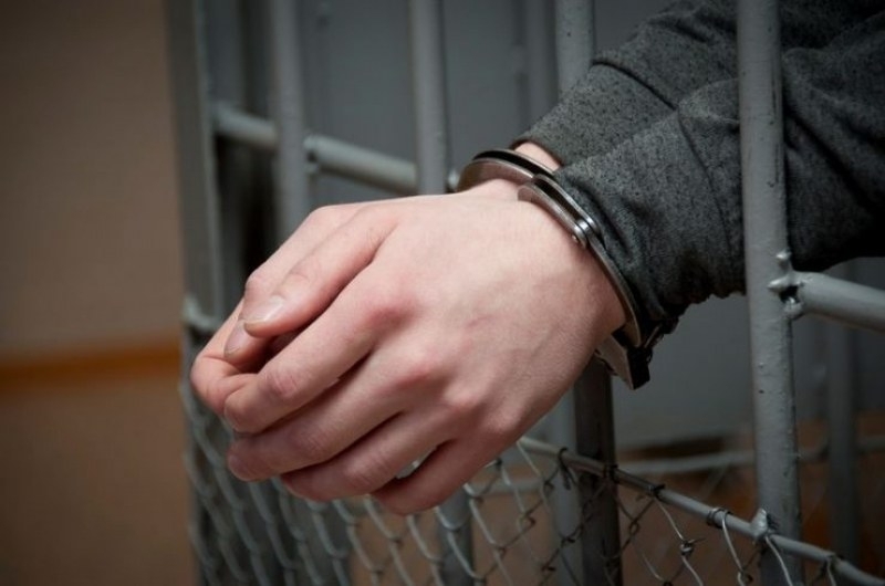 Младеж е на топло в ареста за притежание на наркотици