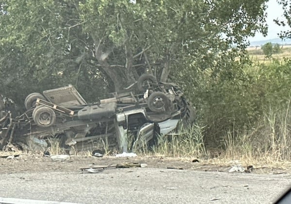 Турски тир помете в аварийната лента на магистрала Тракия спрял