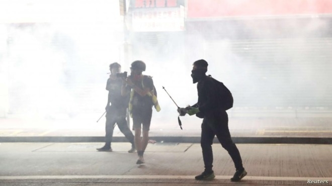 Полицията в Хонконг съобщи че е обезвредила две големи самоделни