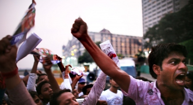 Индийската полиция обяви днес че е арестувала 23 ма души обвинени