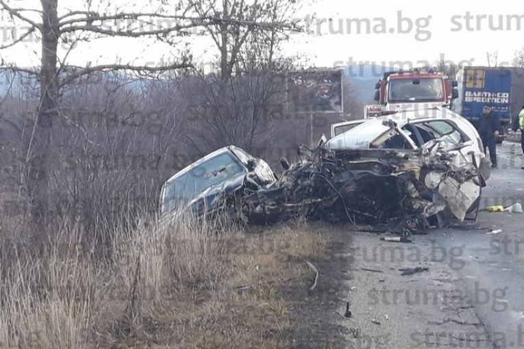 Тежка катастрофа на пътя Банско-Разлог вдигна на крак спешните екипи.