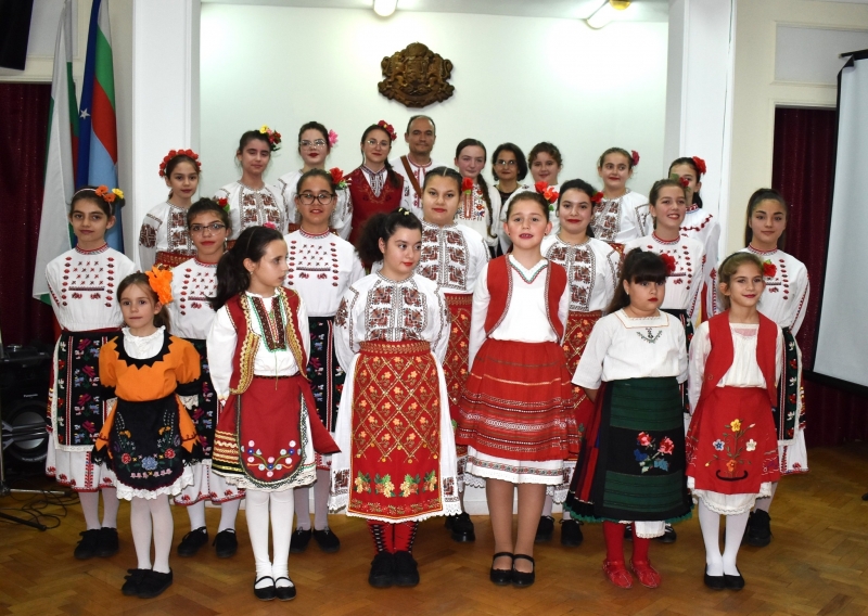 Певческа група "Пъстренец junior" от Монтана отбеляза 17-годишнина /снимки/