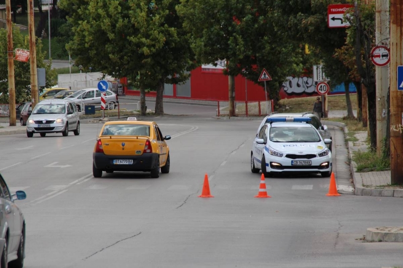 Почерпена шофьорка помете с колата си пешеходка в Берковица научи