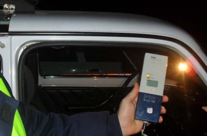 Спипаха мъртвопиян зад волана във врачанско село съобщиха от полицията Тази