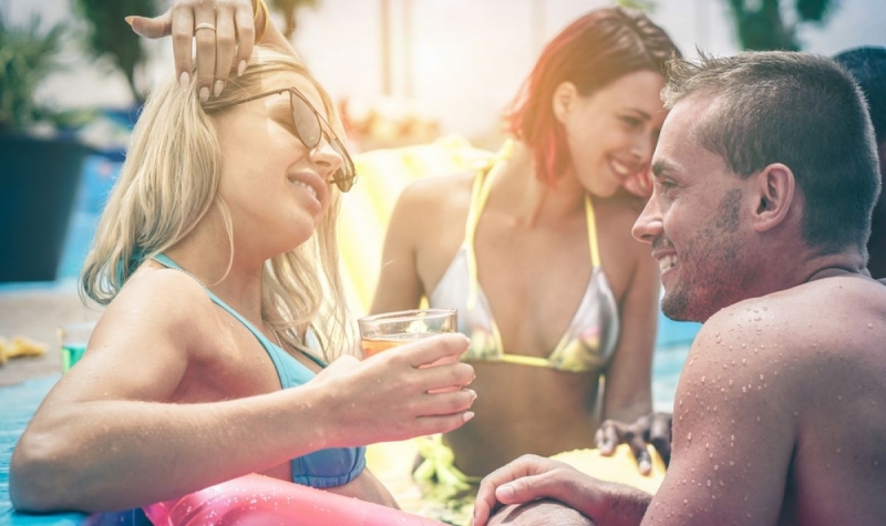 Анкета показа че една четвърт от британците изневеряват по време