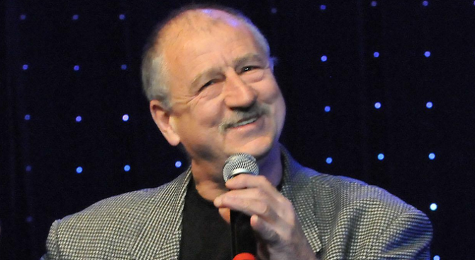 По 700 лева месечна парична награда за особени заслуги към