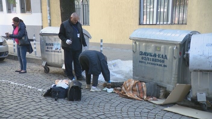 В продължение на 17 часа човекът лежал под прозорците на