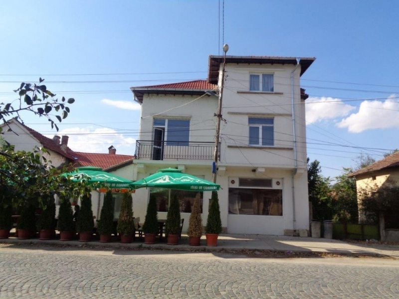 НАП Враца обяви за продан голяма жилищна сграда с ресторант и