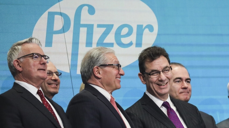 Изпълнителният директор на Pfizer Алберт Бурла заяви че експертите от