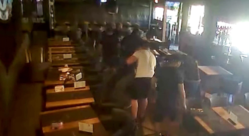 Двамата задържани за погрома в столично заведение излизат на свобода