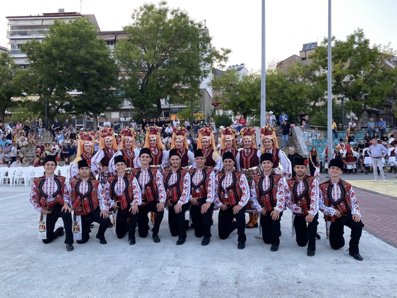 От 18 до 29 август Фолклорен танцов ансамбъл Мездра към