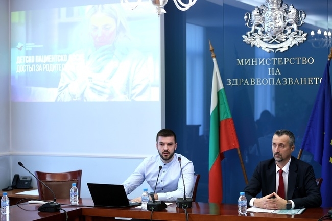 Родителите вече ще могат да получават информация и от електронното