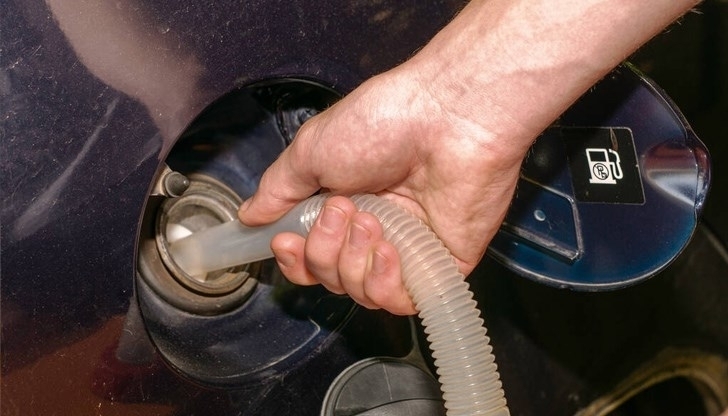 Източиха близо 400 литра гориво от украински ТИР в ломско село