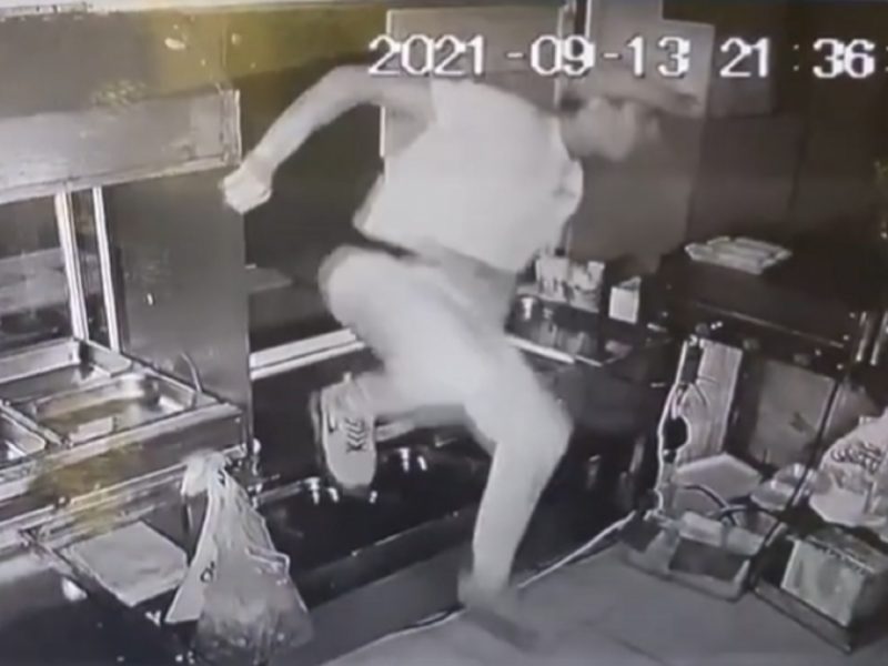 20 годишен мъж от Карнобат открадна 230 лв от дарения за